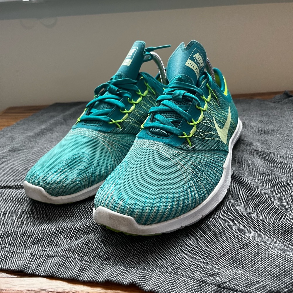 Nike Flex Adapt 831579-300 Womens Athletic Trail Shoe Green Black White Size 8